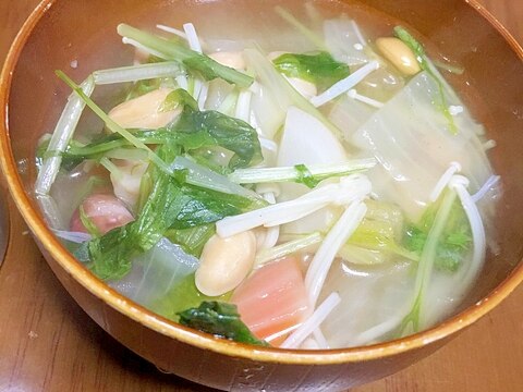 厚切りベーコンと根菜のスープ